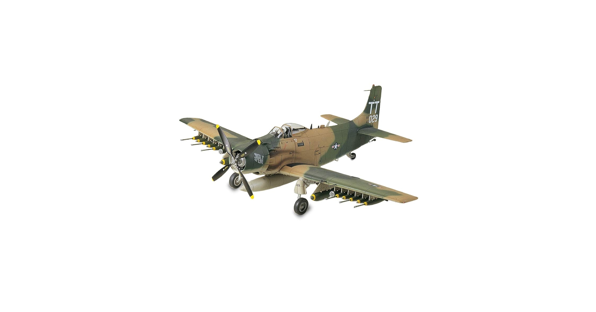 プラモデル完成機　1/48　A-1Jスカイレーダー タミヤ 1/48 傑作機シリーズ ダグラス A-1H スカイレイダー
